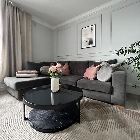 오반 Modern 2-Bed Flat In Town Centre 아파트 외부 사진