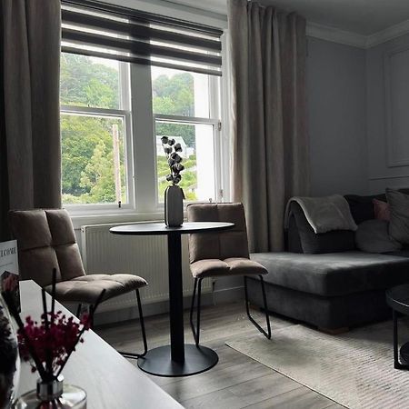 오반 Modern 2-Bed Flat In Town Centre 아파트 외부 사진