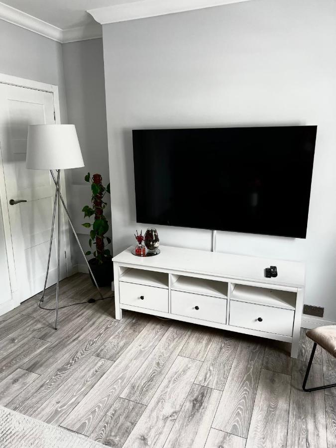 오반 Modern 2-Bed Flat In Town Centre 아파트 외부 사진