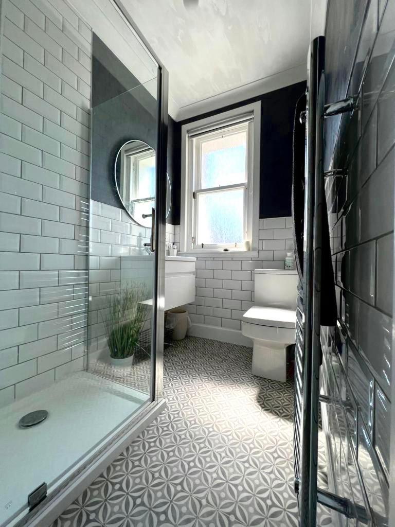 오반 Modern 2-Bed Flat In Town Centre 아파트 외부 사진
